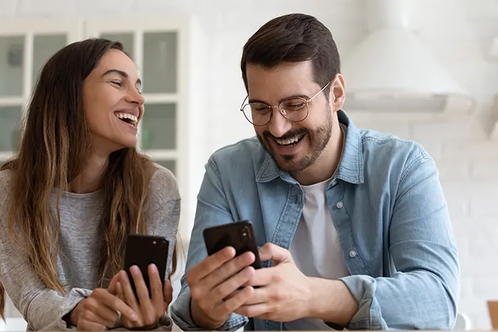 couple with smart phones